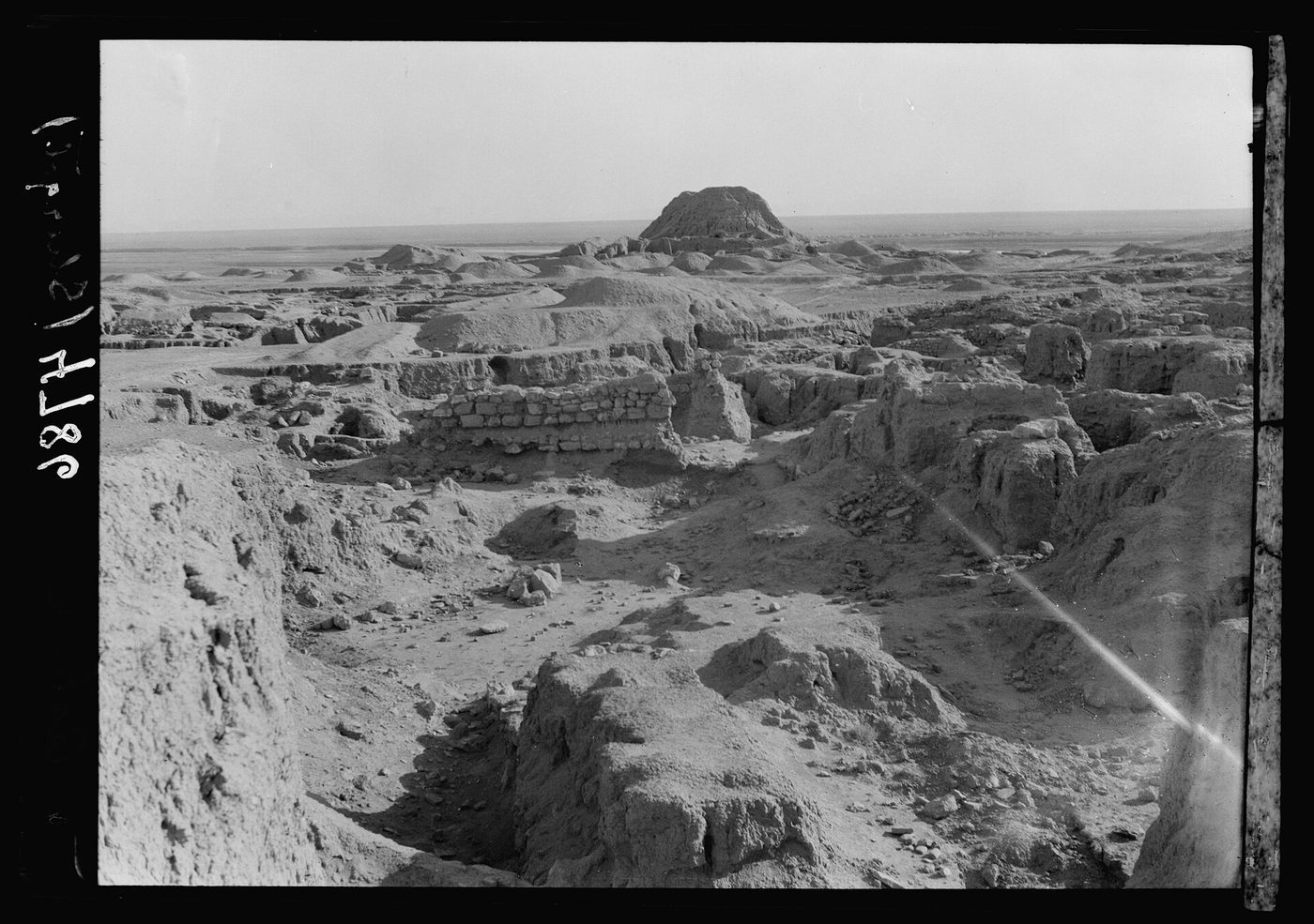 Black-and-white 1932 photograph of the ruins of Ashur at Qalat Sherqat.