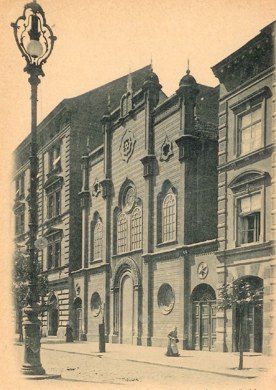 Vintage postcard view of the Karlin synagogue facade.
