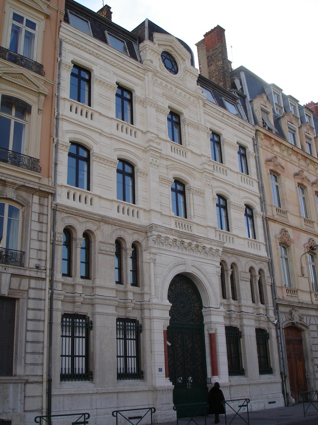 Facade of the Great Synagogue of Lyon today.