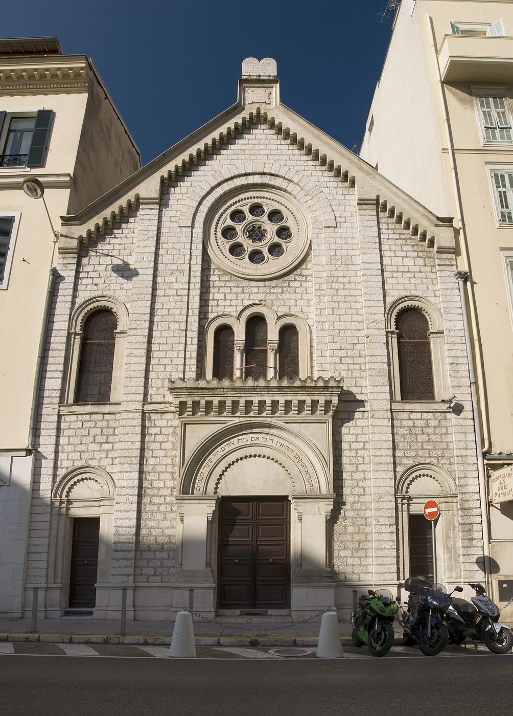 Facade of the Nice synagogue on Rue Deloye today.
