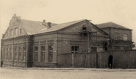 Historical photograph of the Telshe Yeshiva building in Telšiai.
