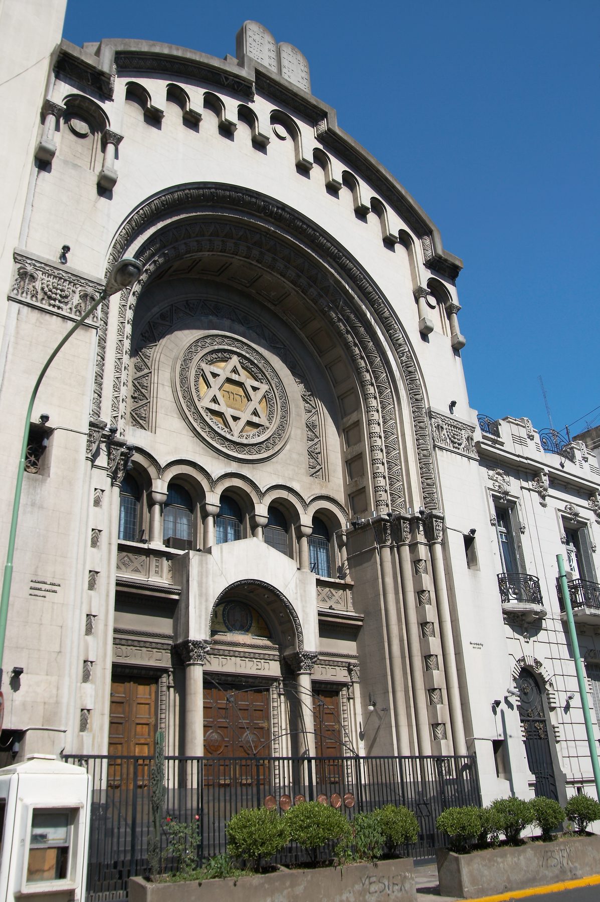 White stone facade of the Libertad Street Temple with Romanesque Revival arches and a large Star of David carved in the centre arch, Buenos Aires.
