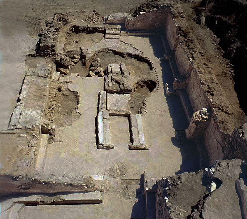 Overhead archaeological excavation view of the Lorca Synagogue showing its rectangular prayer hall with stone walls and floor plan.