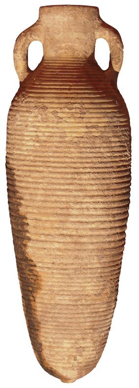An amphora from Zafar, Yemen, photographed against a white background.